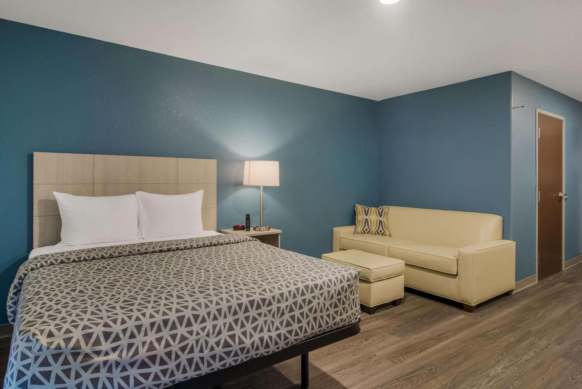 WoodSpring Suites Jacksonville Orange Park photo 6