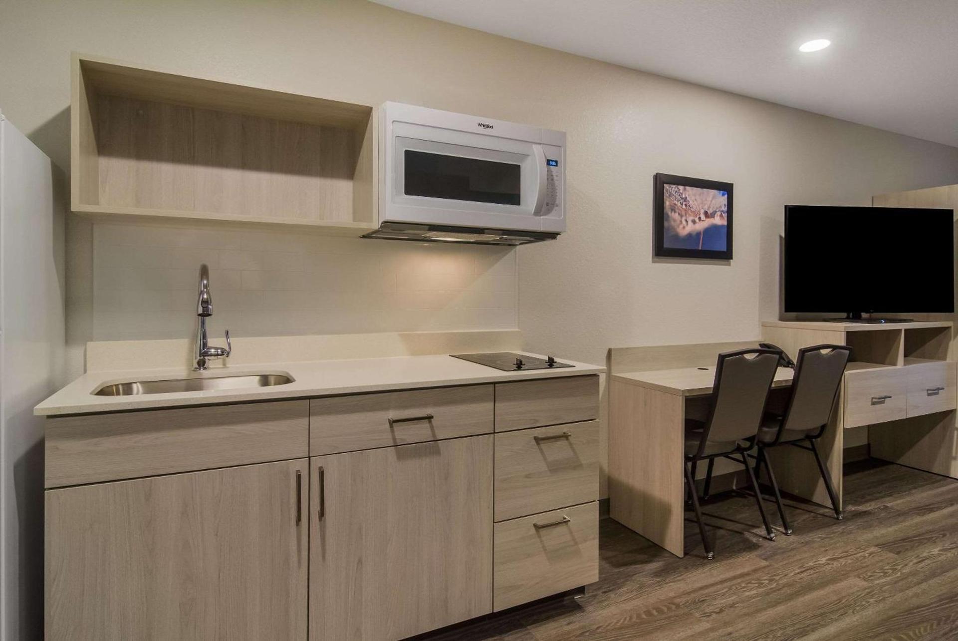 WoodSpring Suites Jacksonville Orange Park photo 23