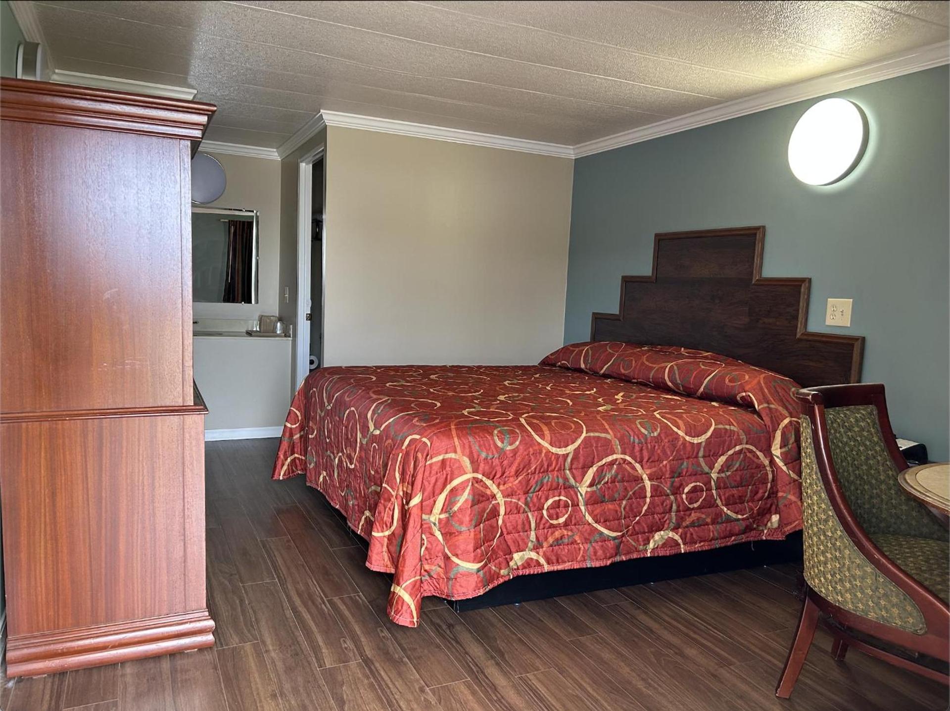 Spanish Inn Motel — hotel in Brookhaven