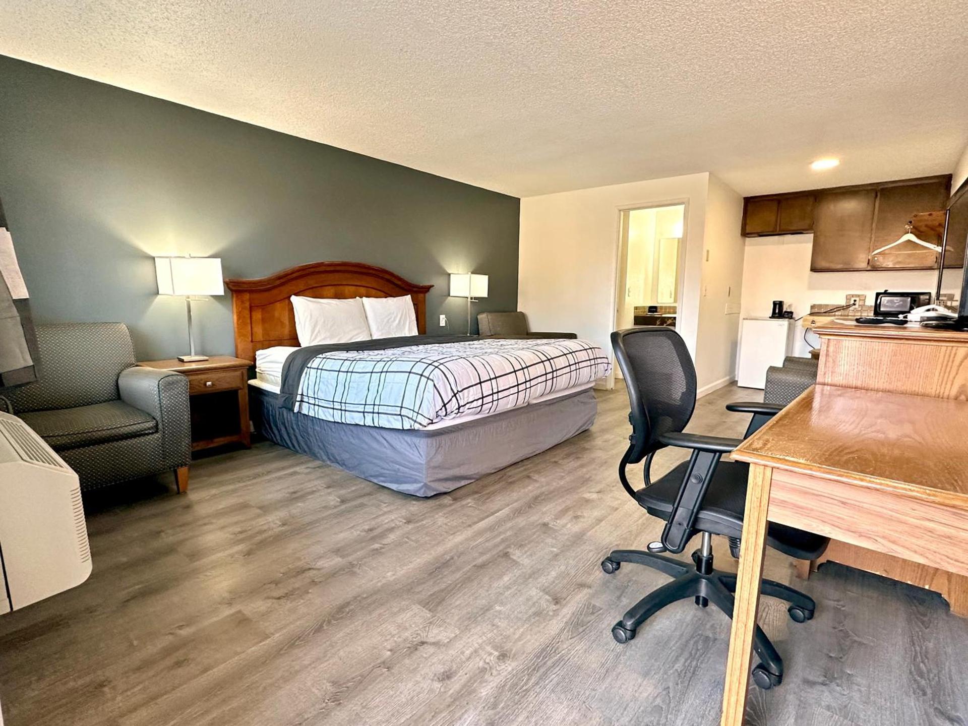 Economy Inn photo 19