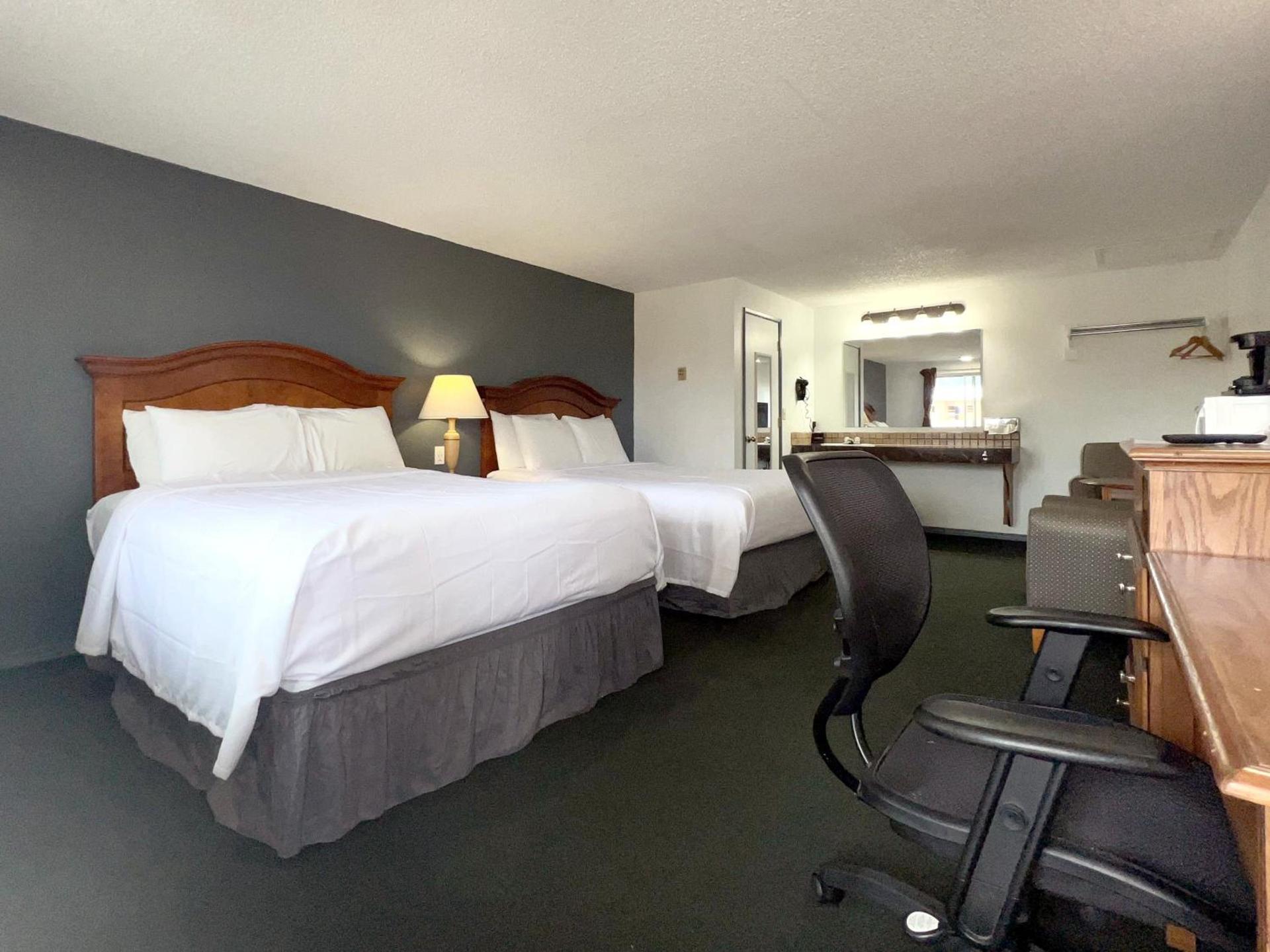 Economy Inn photo 13