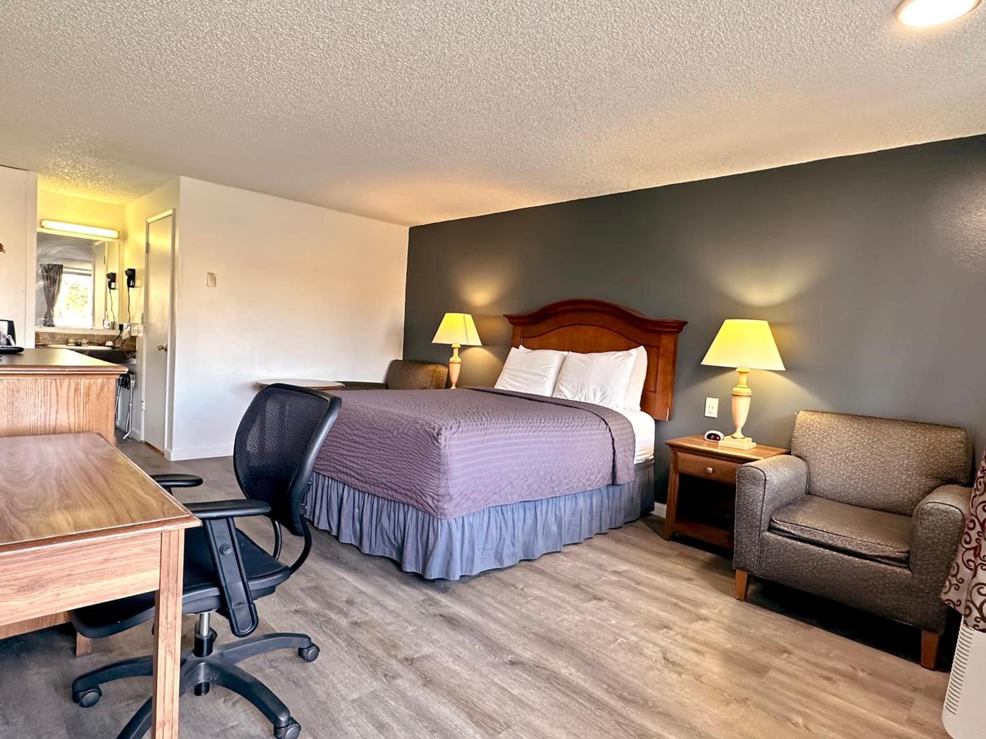 Economy Inn photo 14