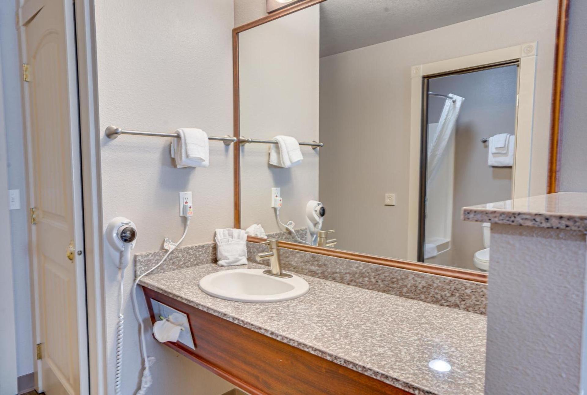 The Ashley Inn & Suites photo 62