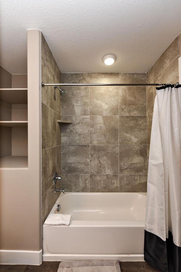 W106-Kokopelli Suite-Ground Floor 3-bedroom Pool view photo 20
