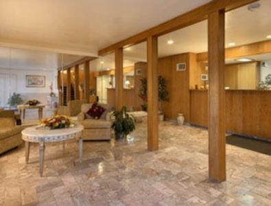 Merced Inn & Suites photo 2
