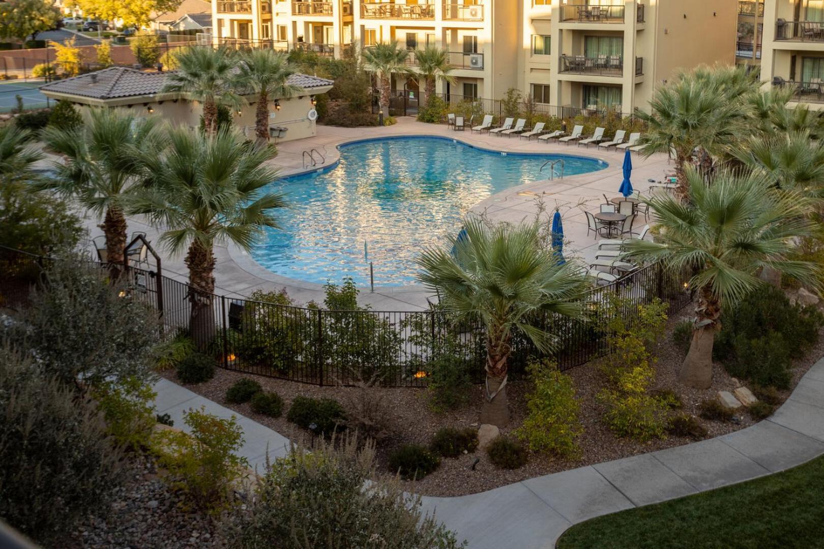 W307 Third Floor 3-bedroom Pool View photo 2