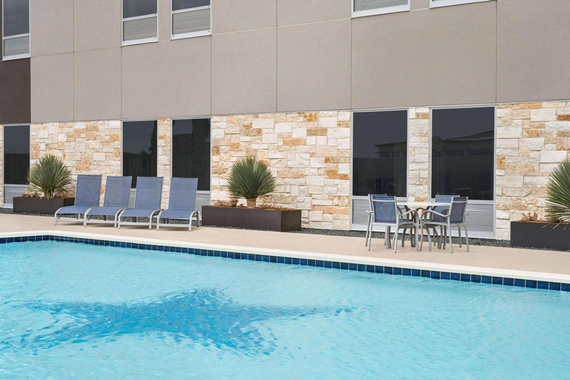 La Quinta Inn & Suites by Wyndham Del Rio photo 17