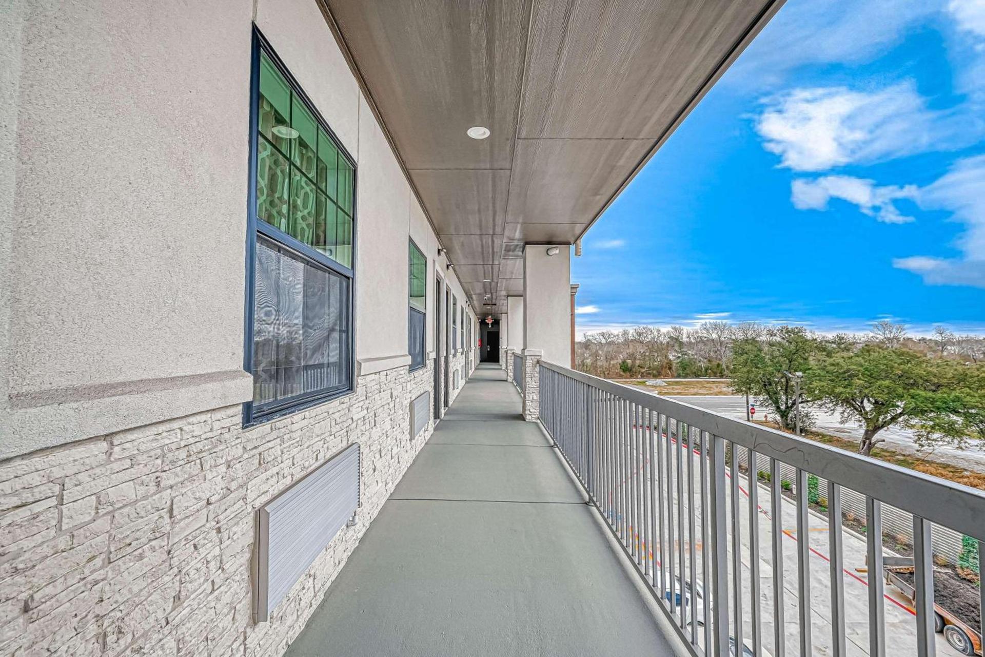 Comfeeni Inn and Suites photo 46