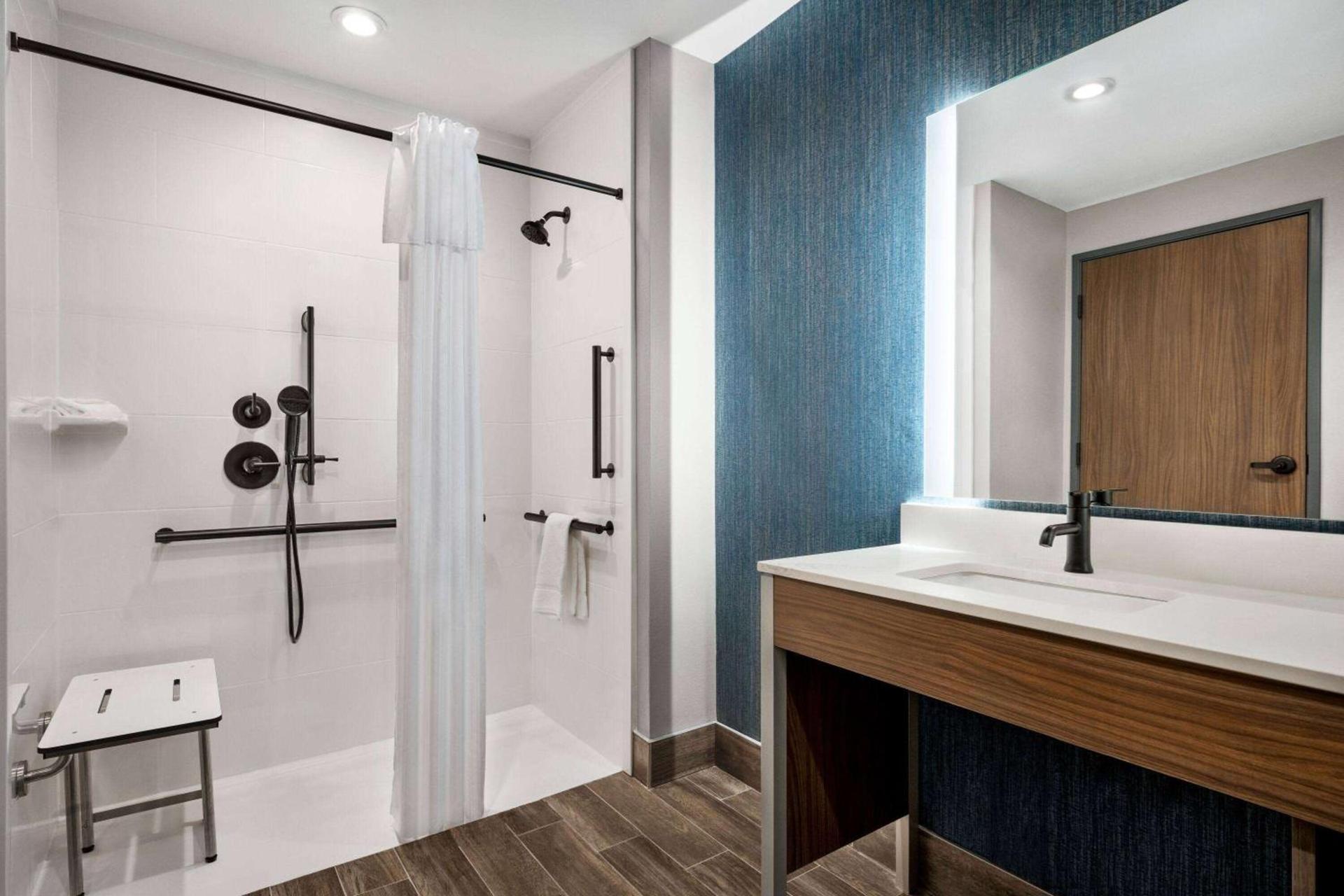 La Quinta Inn & Suites by Wyndham Del Rio photo 36