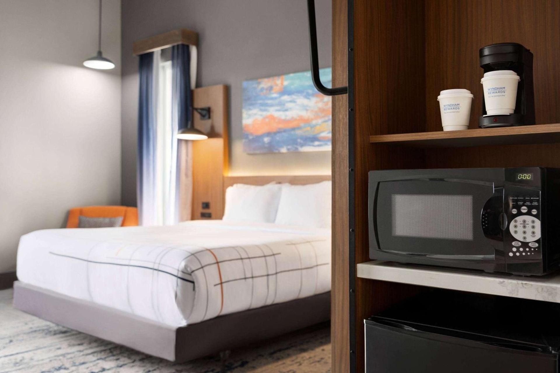 La Quinta Inn & Suites by Wyndham Del Rio photo 40