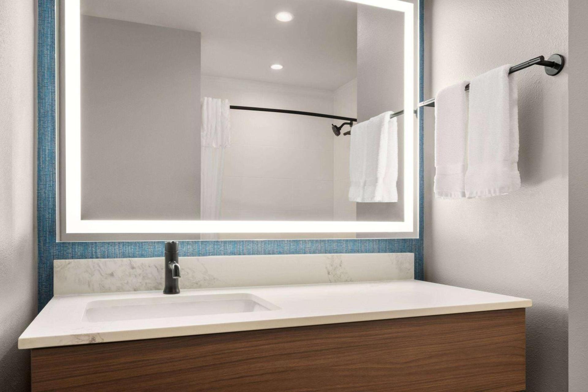 La Quinta Inn & Suites by Wyndham Del Rio photo 45