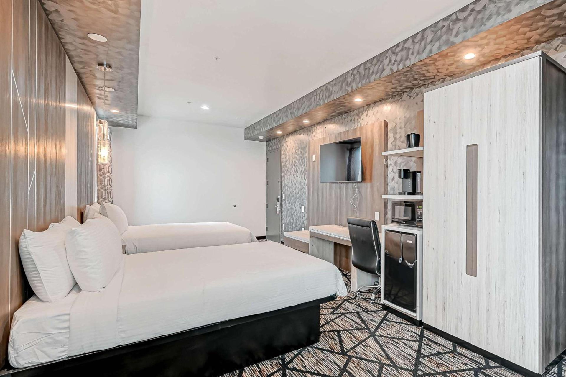 Comfeeni Inn and Suites photo 6