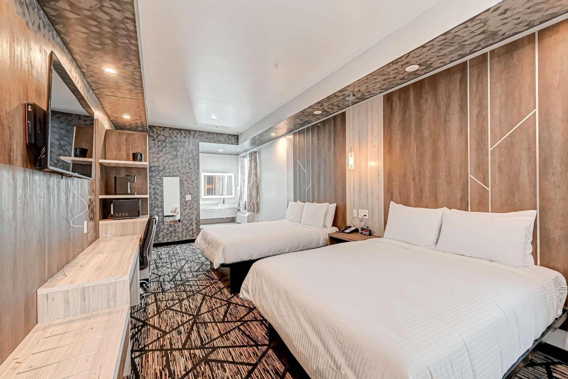 Comfeeni Inn and Suites photo 8
