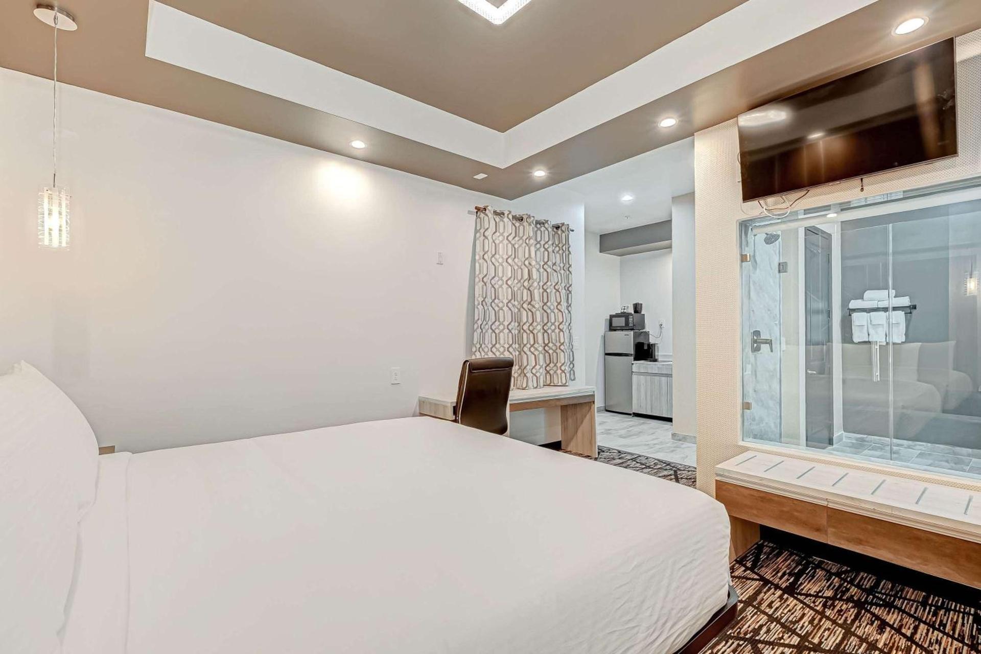 Comfeeni Inn and Suites photo 25