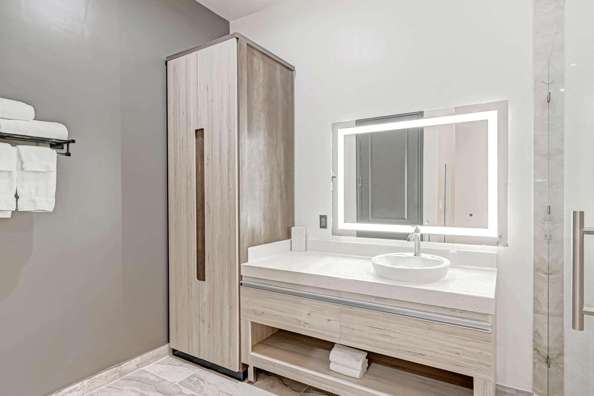 Comfeeni Inn and Suites photo 41