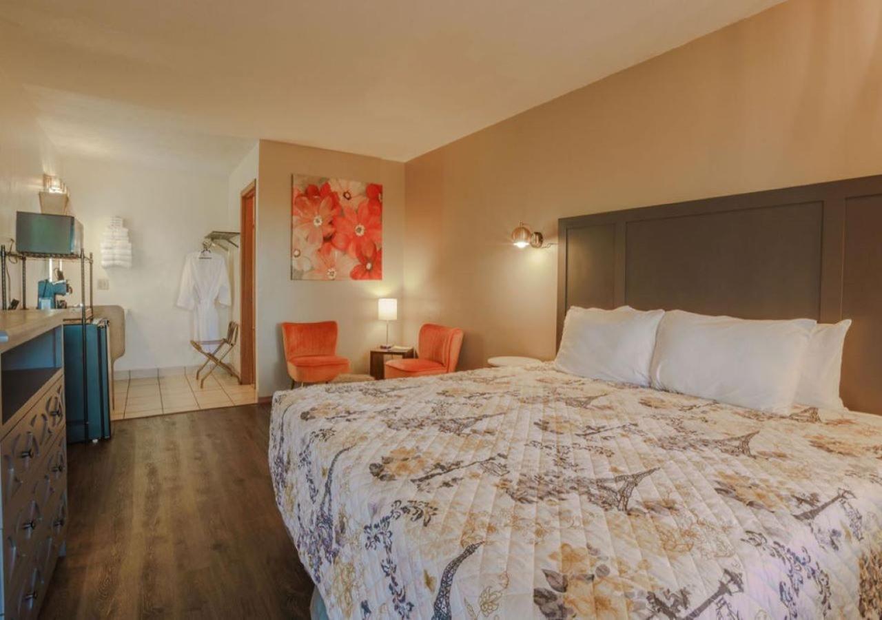 Shady Acre Inn and Suites photo 9