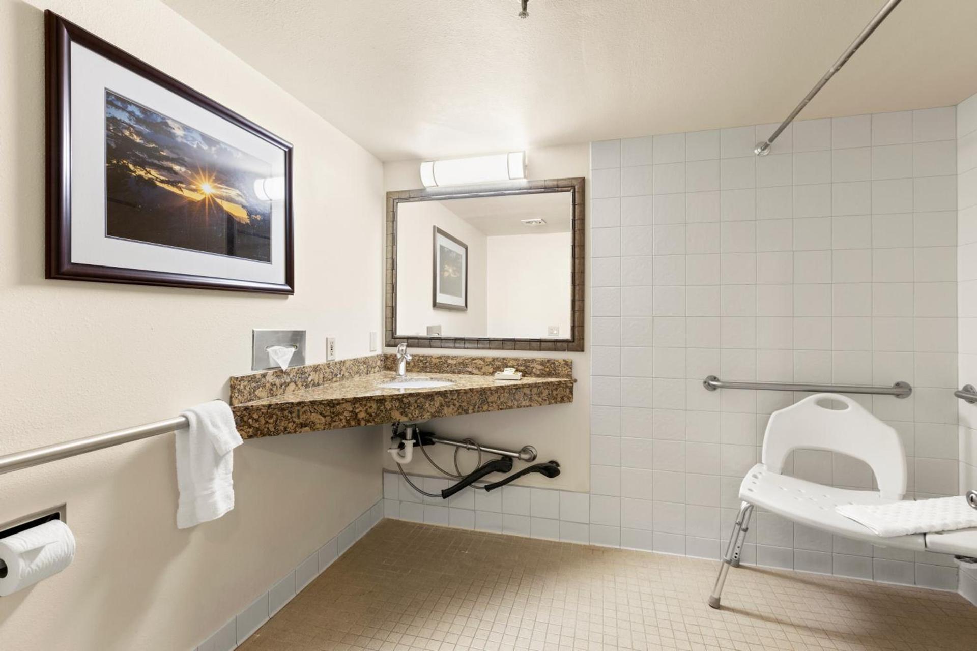 Best Western Plus Tree House photo 40