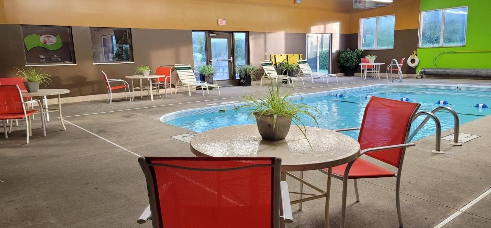 Super 8 by Wyndham Plattsburgh photo 51