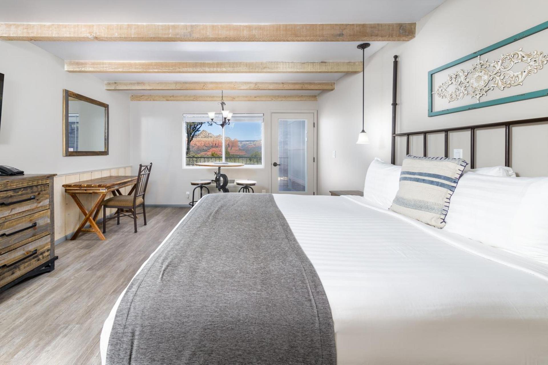 Sky Ranch Lodge photo 2