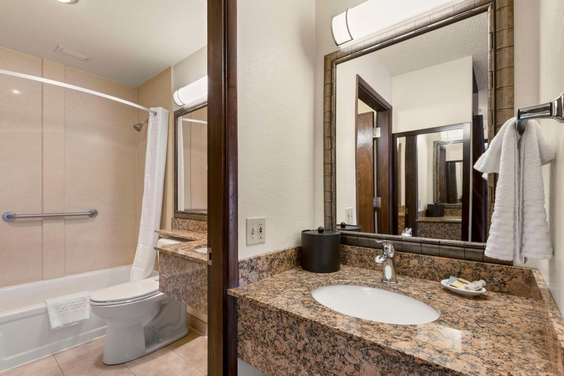 Best Western Plus Tree House photo 75