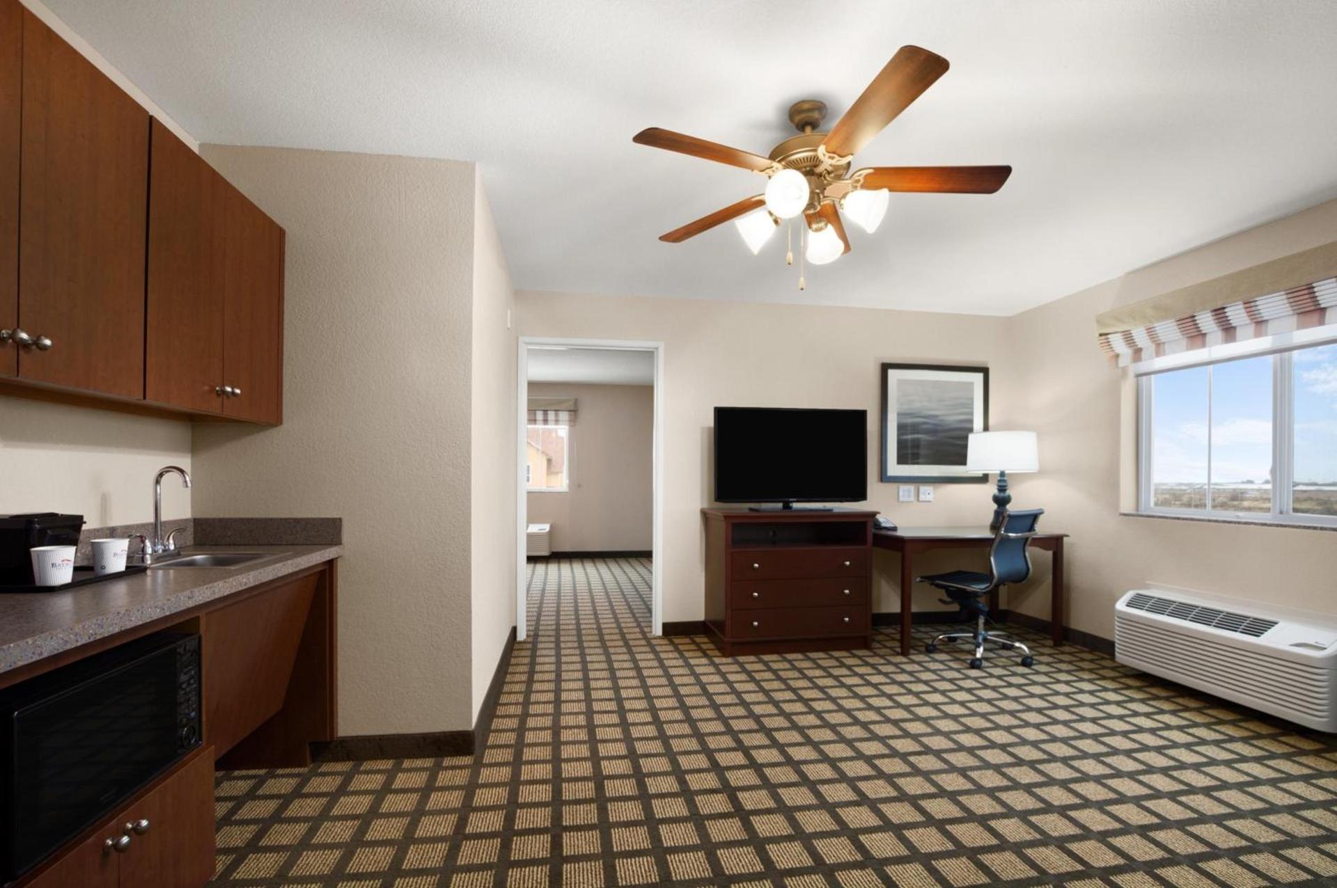Baymont Inn & Suites by Wyndham Odessa photo 5