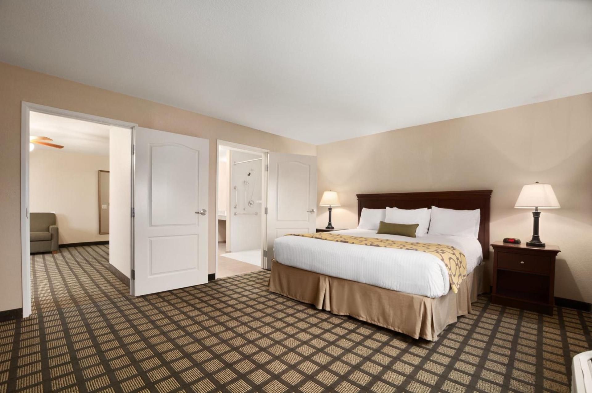 Baymont Inn & Suites by Wyndham Odessa photo 7