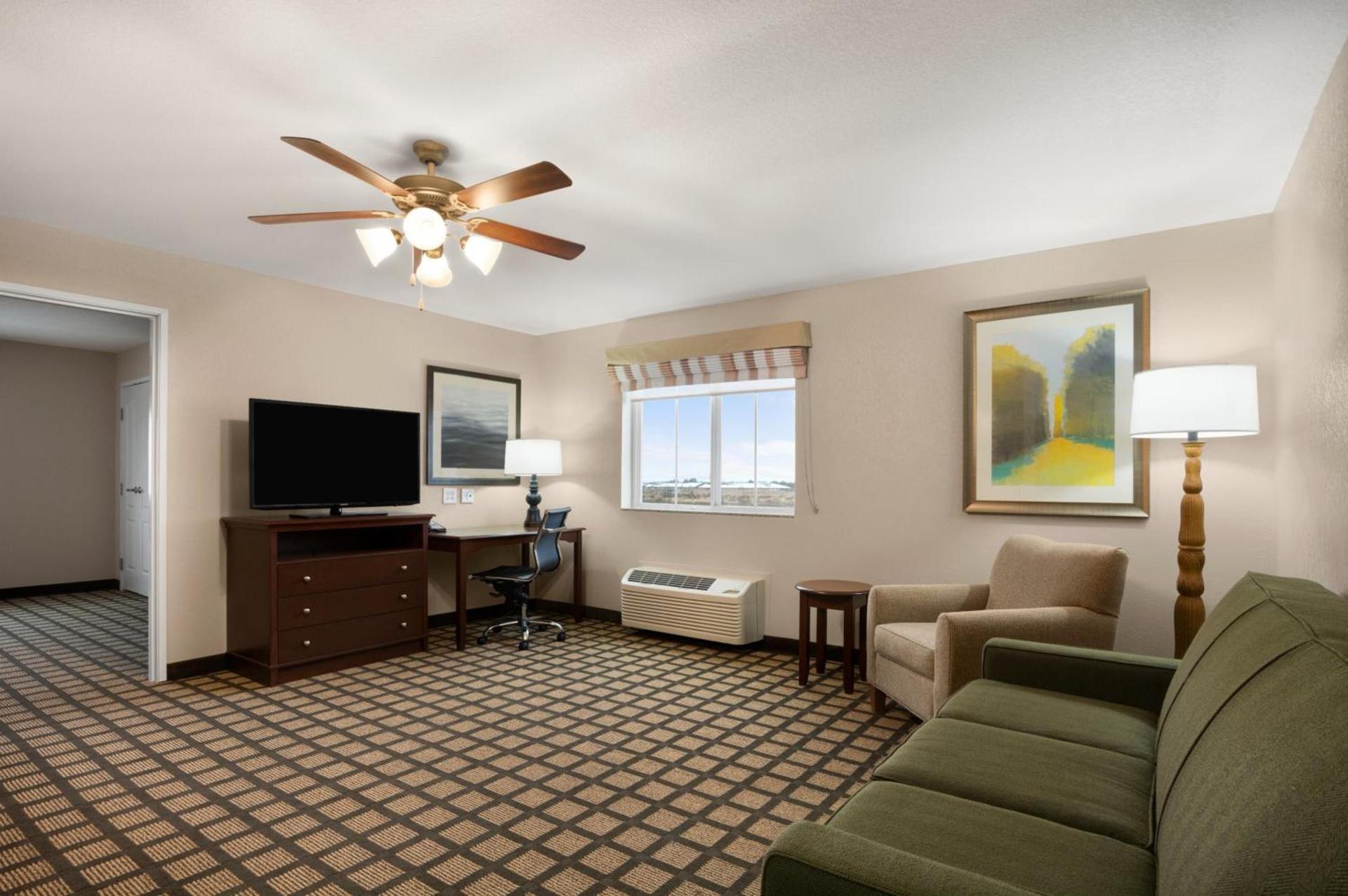 Baymont Inn & Suites by Wyndham Odessa photo 10