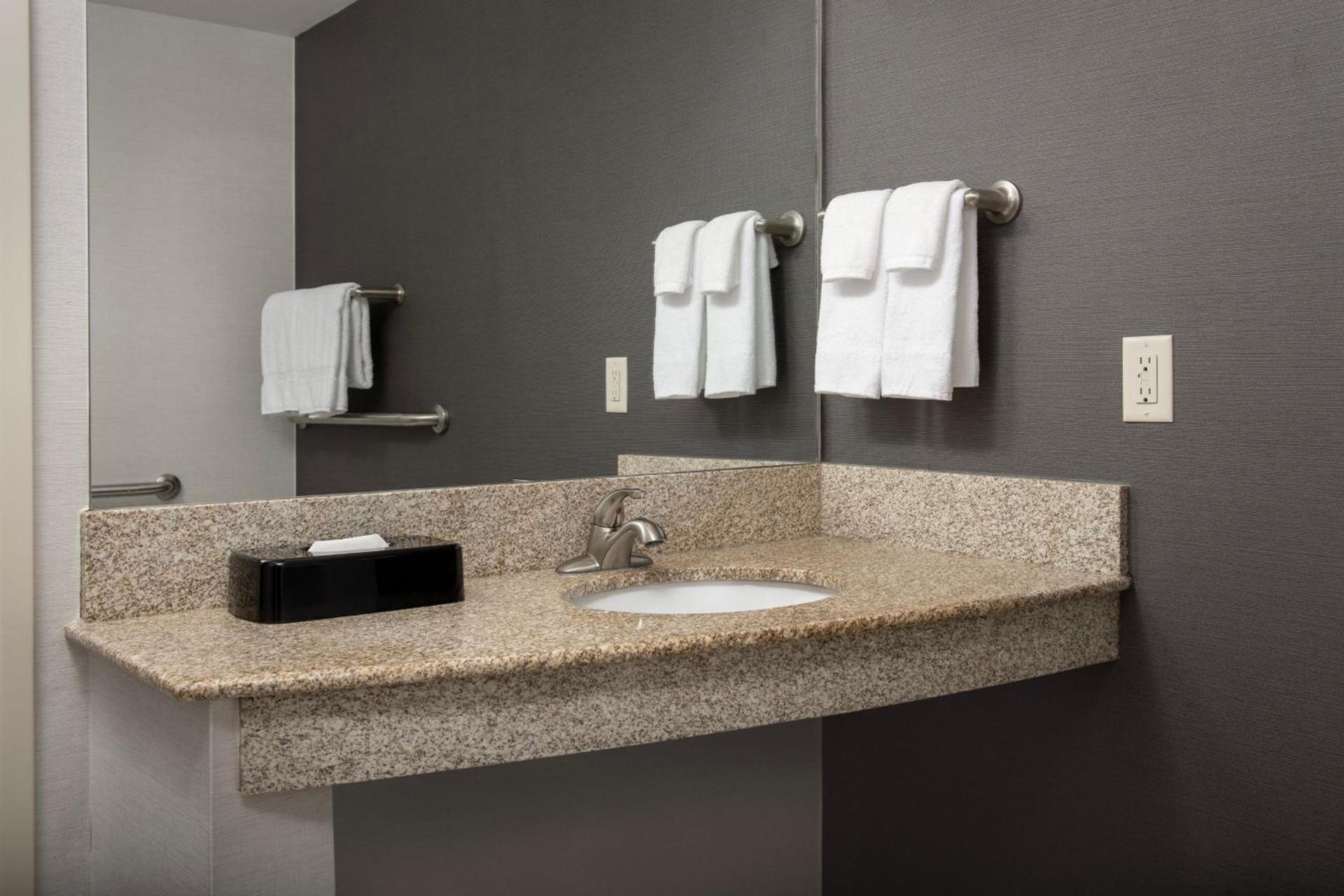 Courtyard By Marriott Little Rock North photo 15