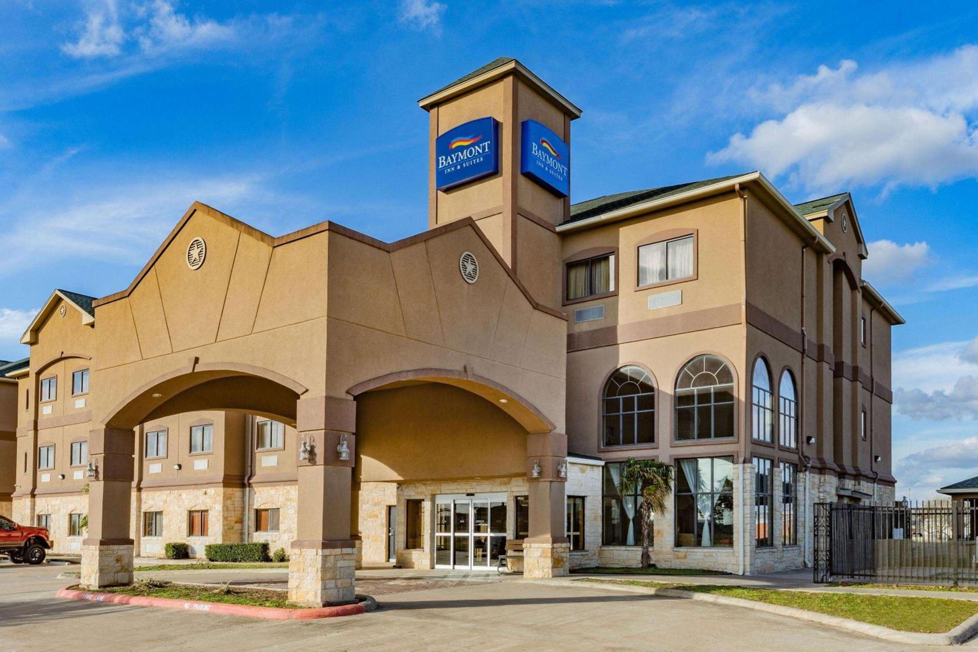 Baymont by Wyndham Cuero photo 7