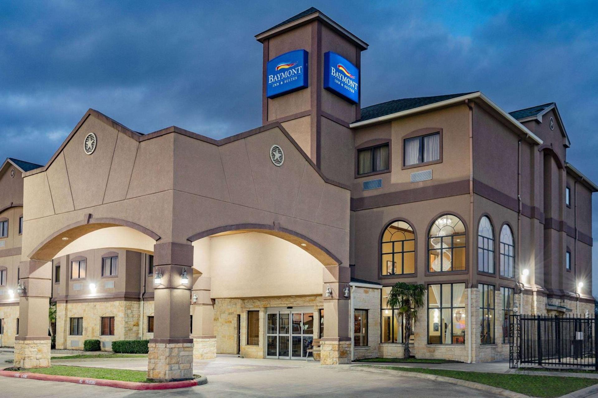 Baymont by Wyndham Cuero — hotel in Cuero