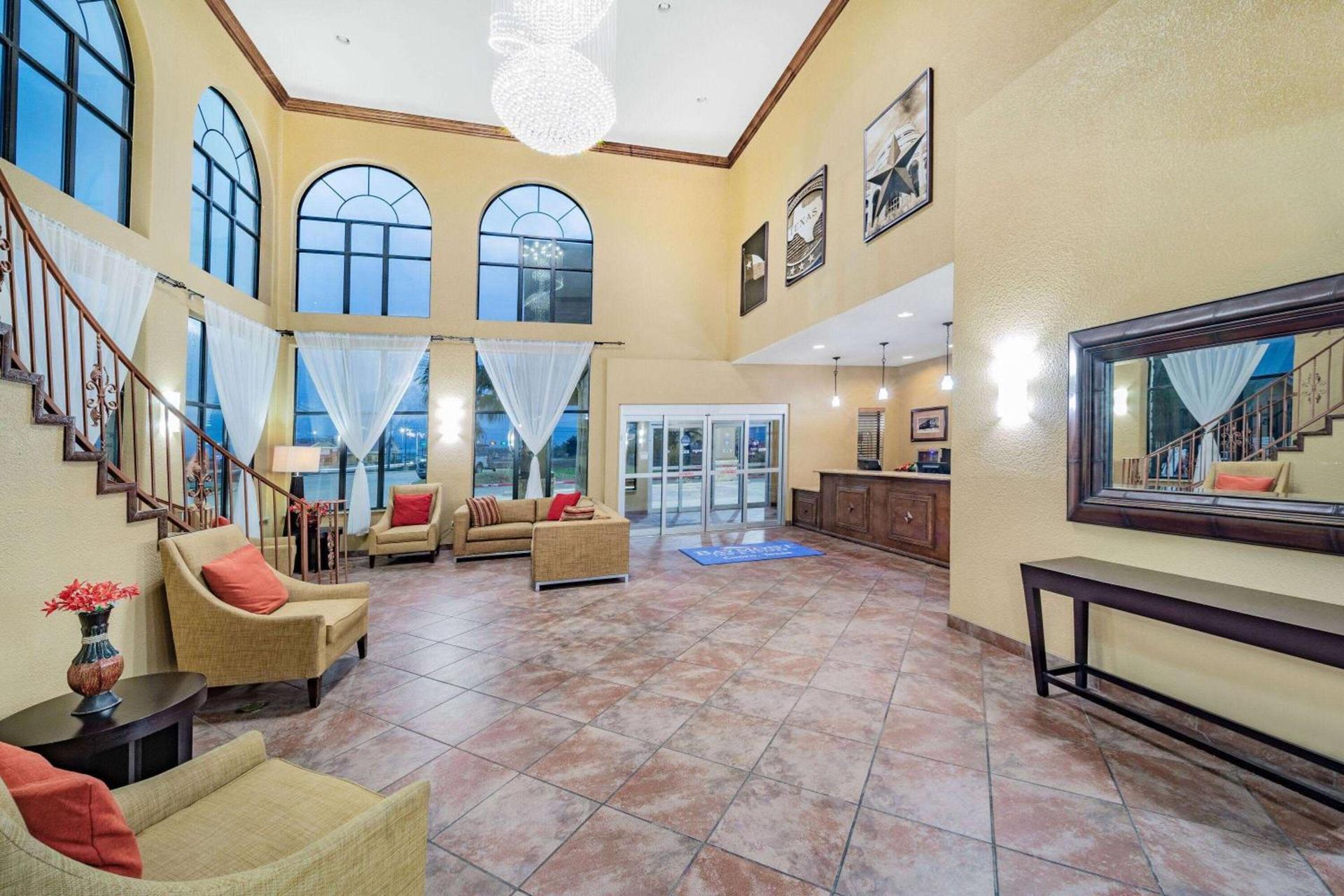 Baymont by Wyndham Cuero photo 10