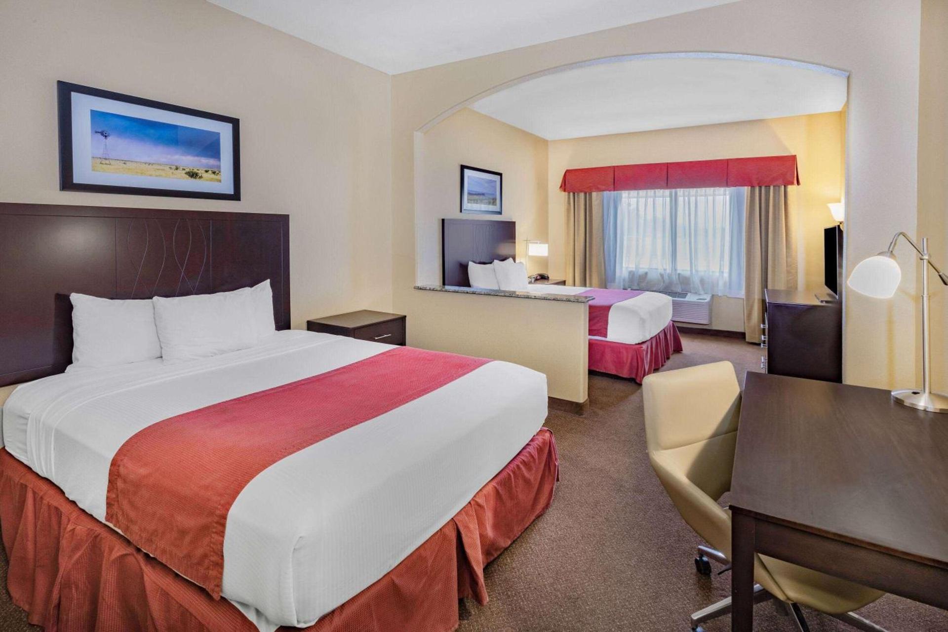 Baymont by Wyndham Cuero photo 14