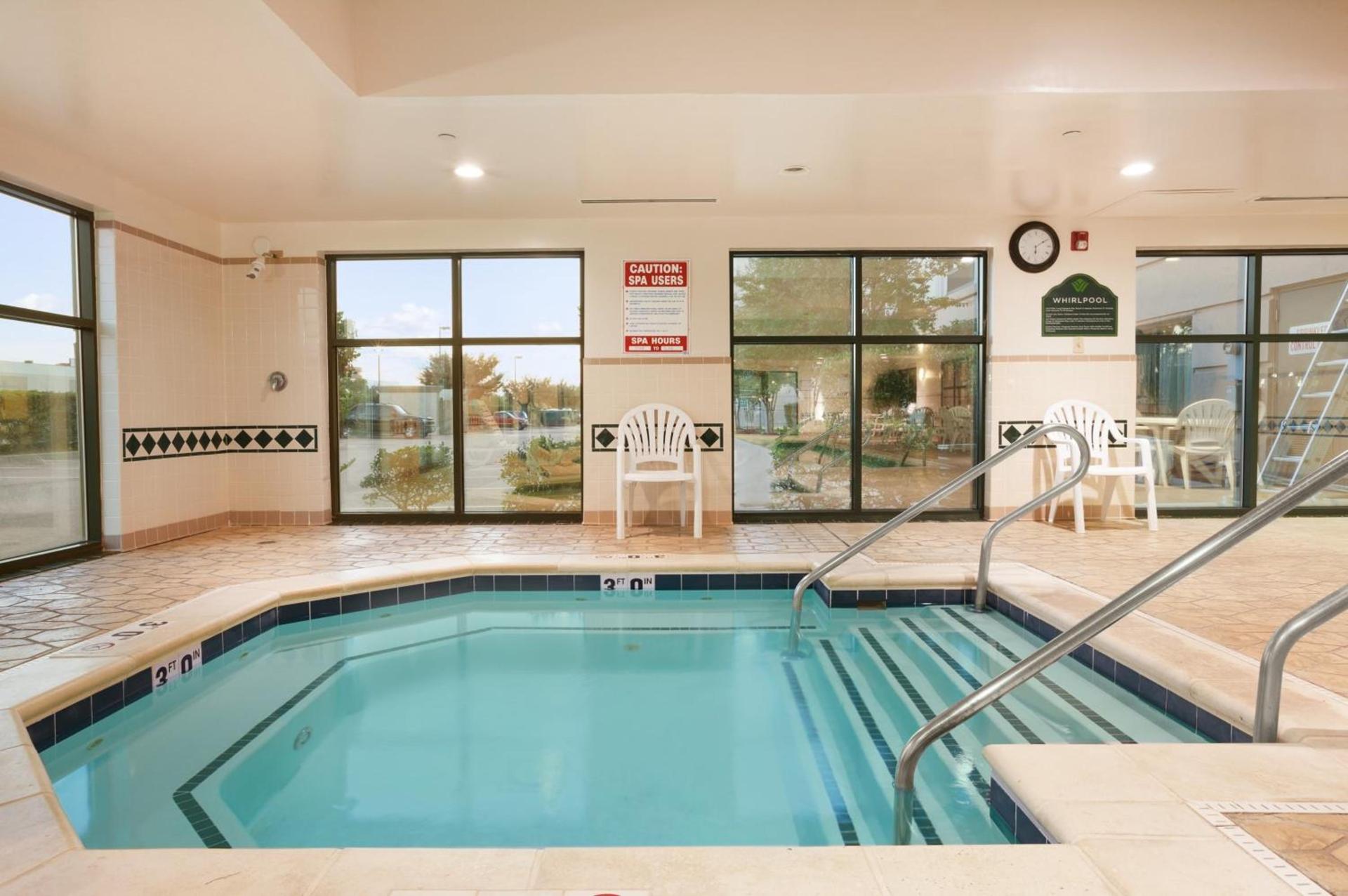 Wingate by Wyndham Chesapeake photo 5