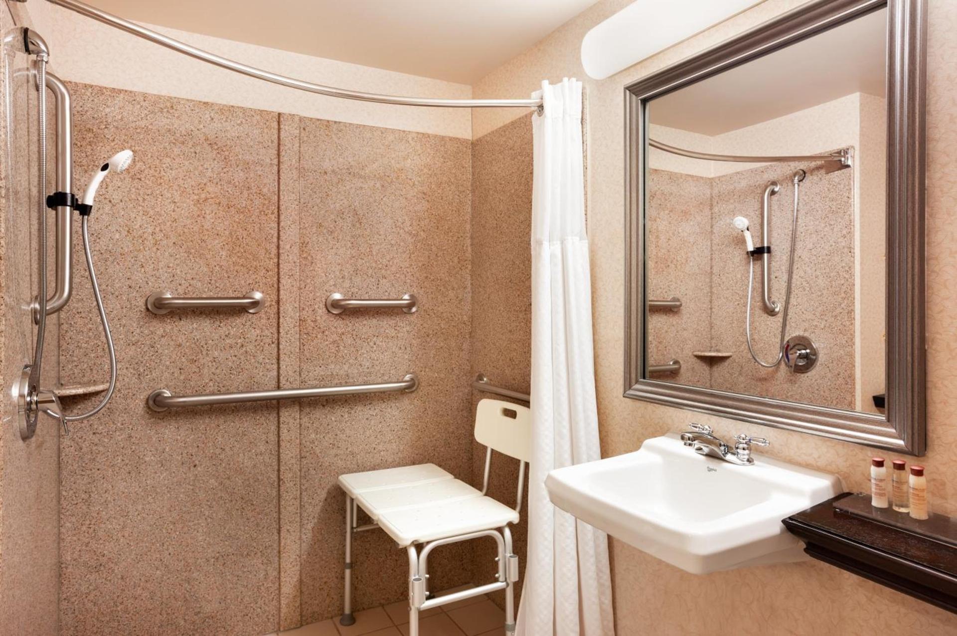 Wingate by Wyndham Chesapeake photo 8