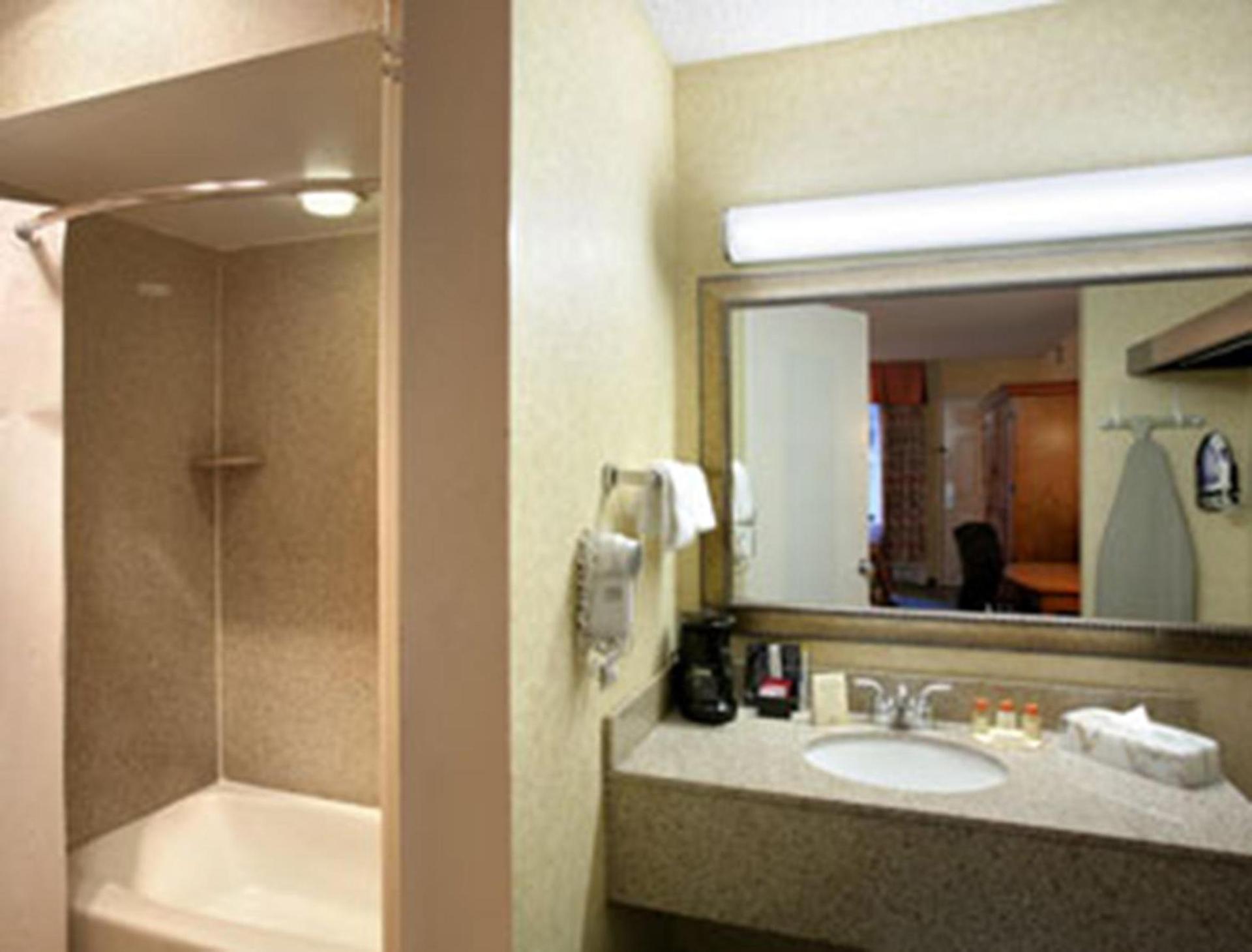 Days Inn by Wyndham Klamath Falls photo 46