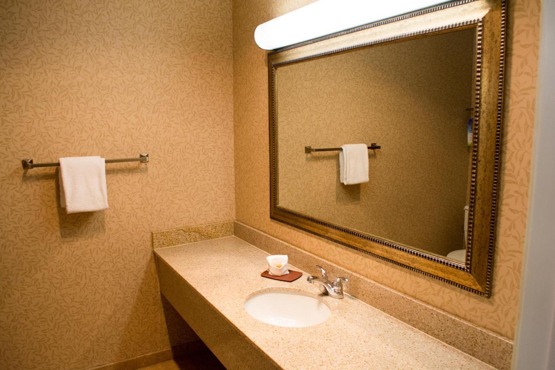 Days Inn by Wyndham Klamath Falls photo 48