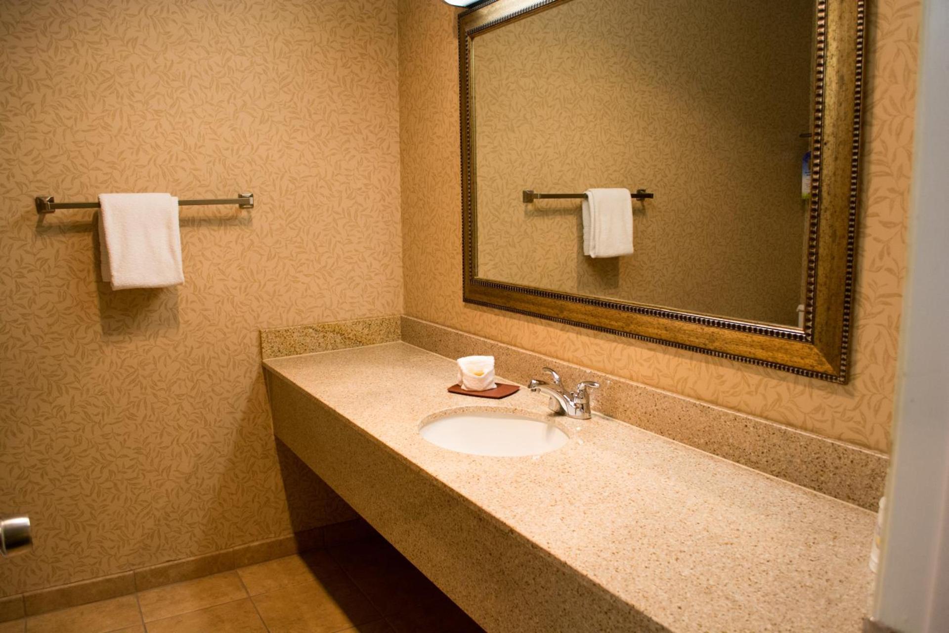 Days Inn by Wyndham Klamath Falls photo 49
