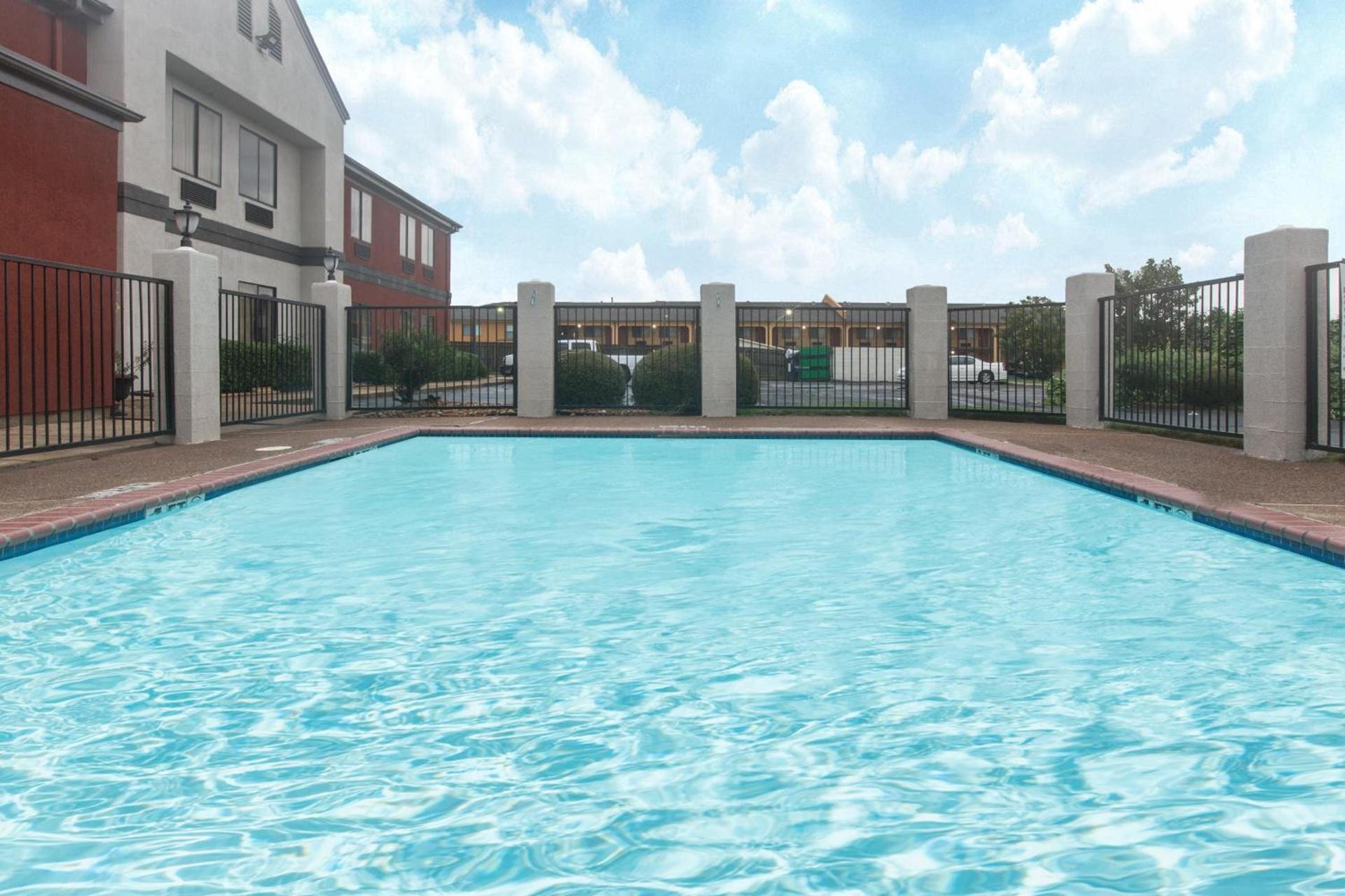 Super 8 by Wyndham Southaven photo 3
