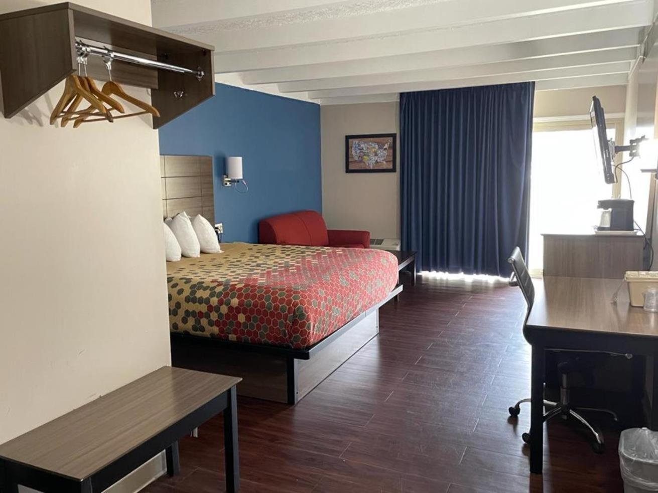 Baymont by Wyndham Bay City photo 35