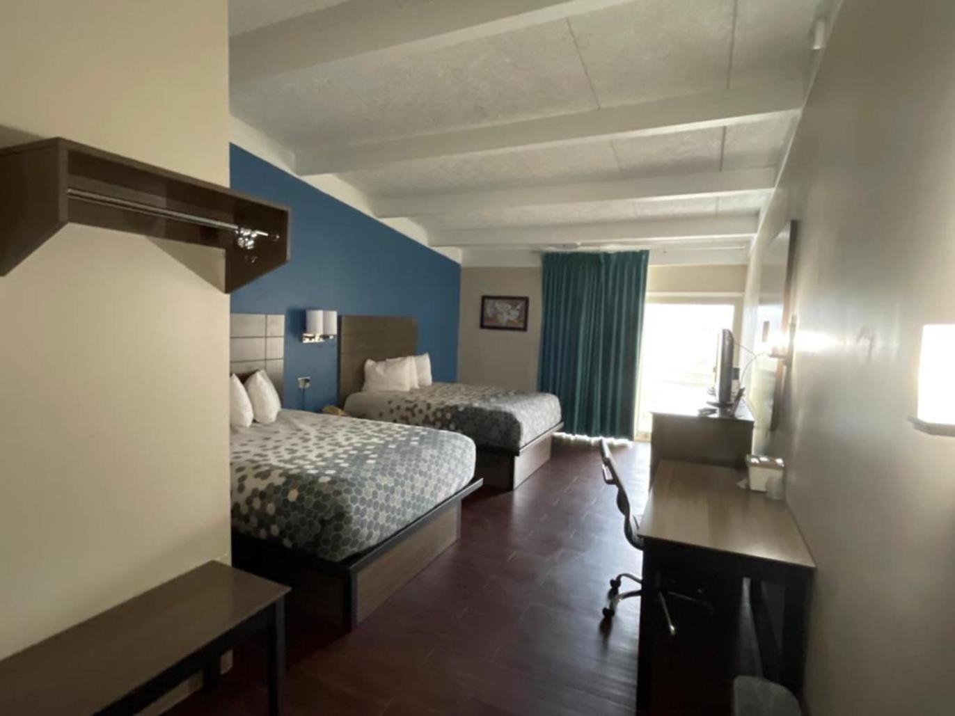 Baymont by Wyndham Bay City photo 38
