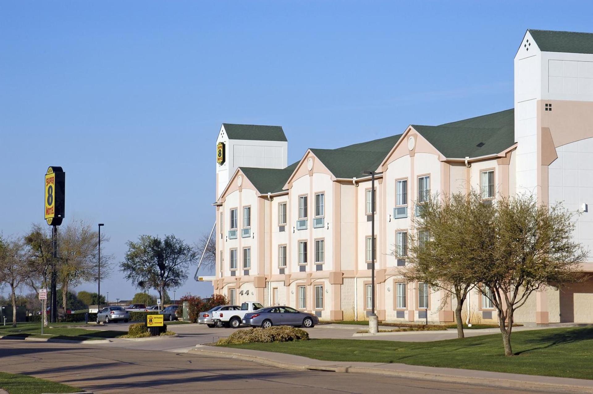 Super 8 by Wyndham Irving/DFW Apt/North photo 40