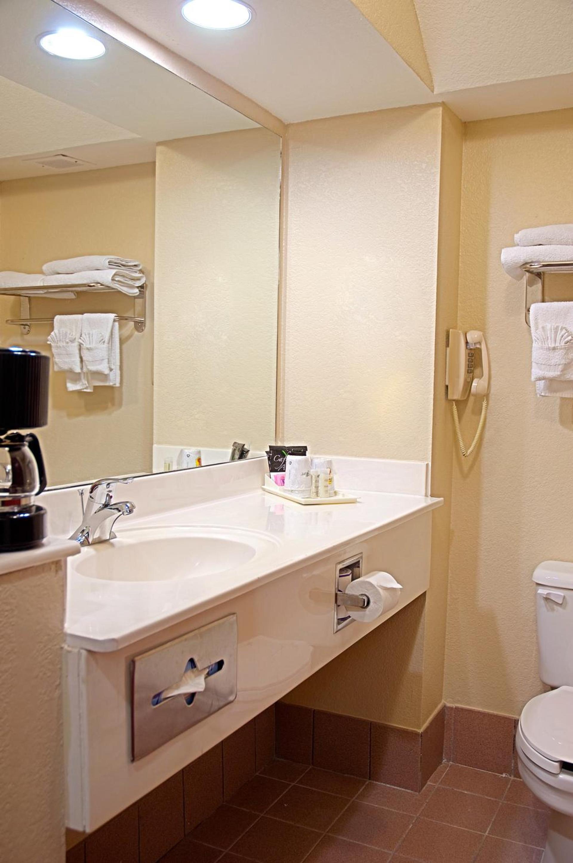 Super 8 by Wyndham Irving/DFW Apt/North photo 43