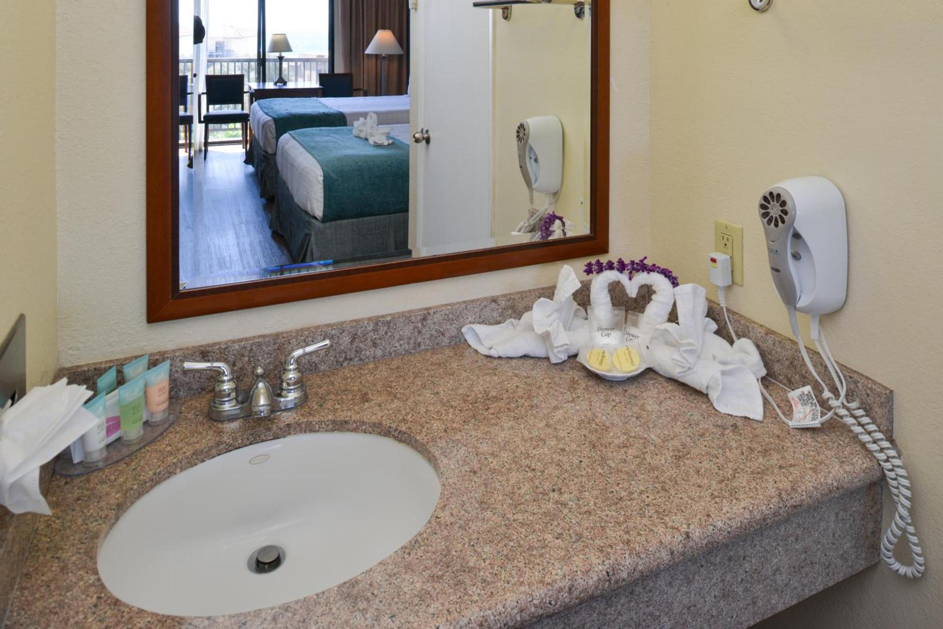 Edgewater Inn and Suites photo 58