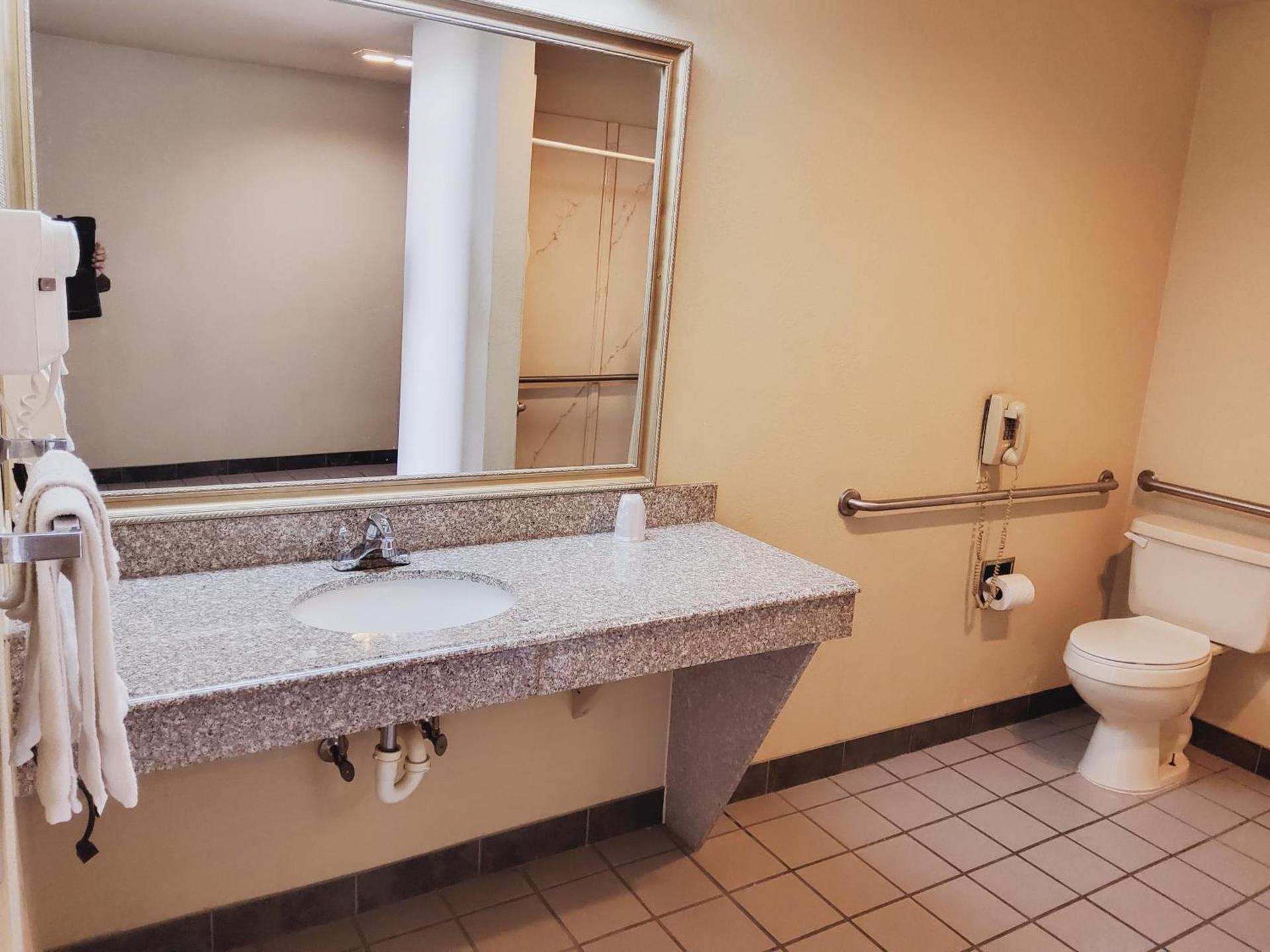 Budget Inn photo 4