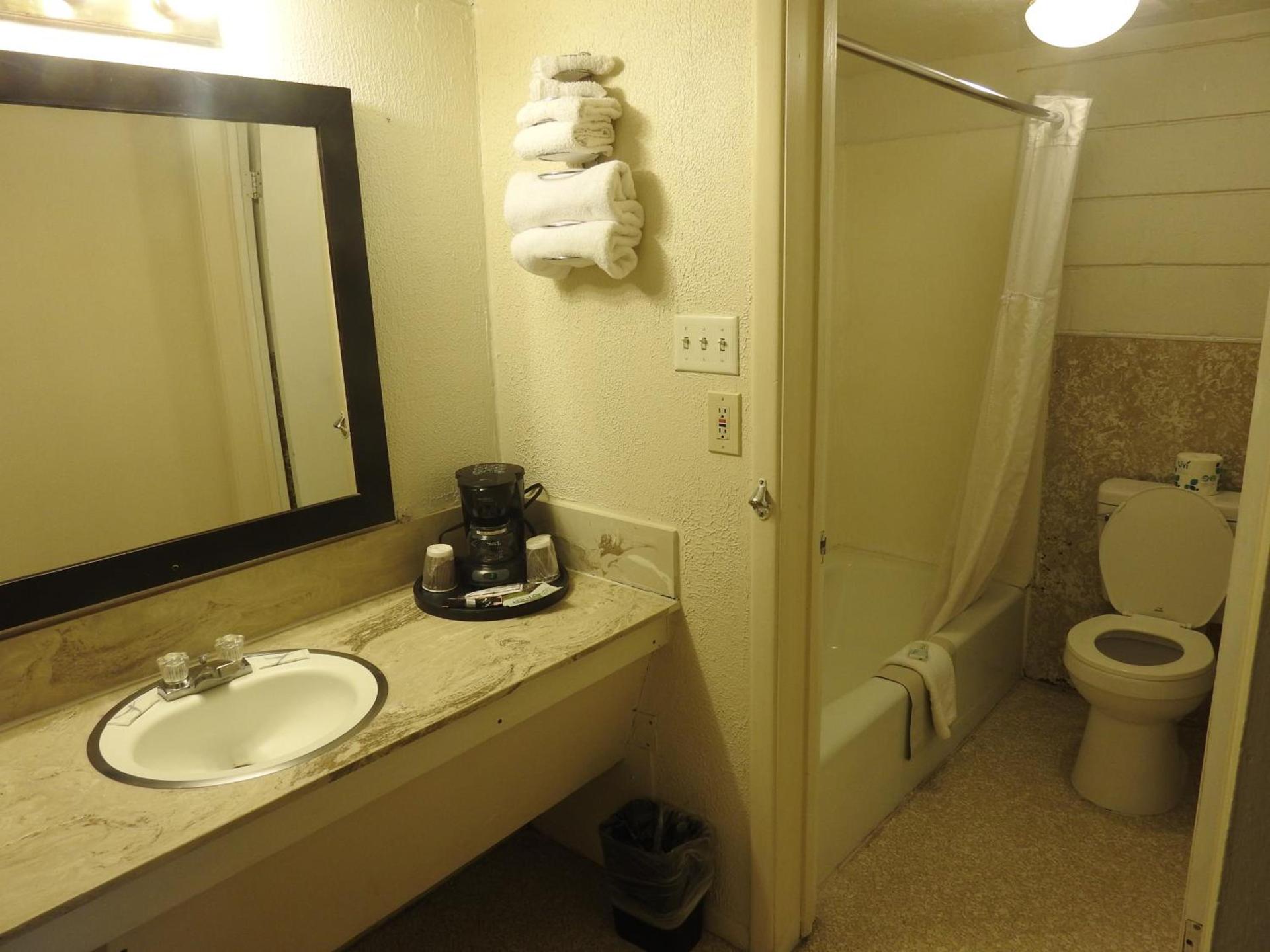 Economy Inn photo 27
