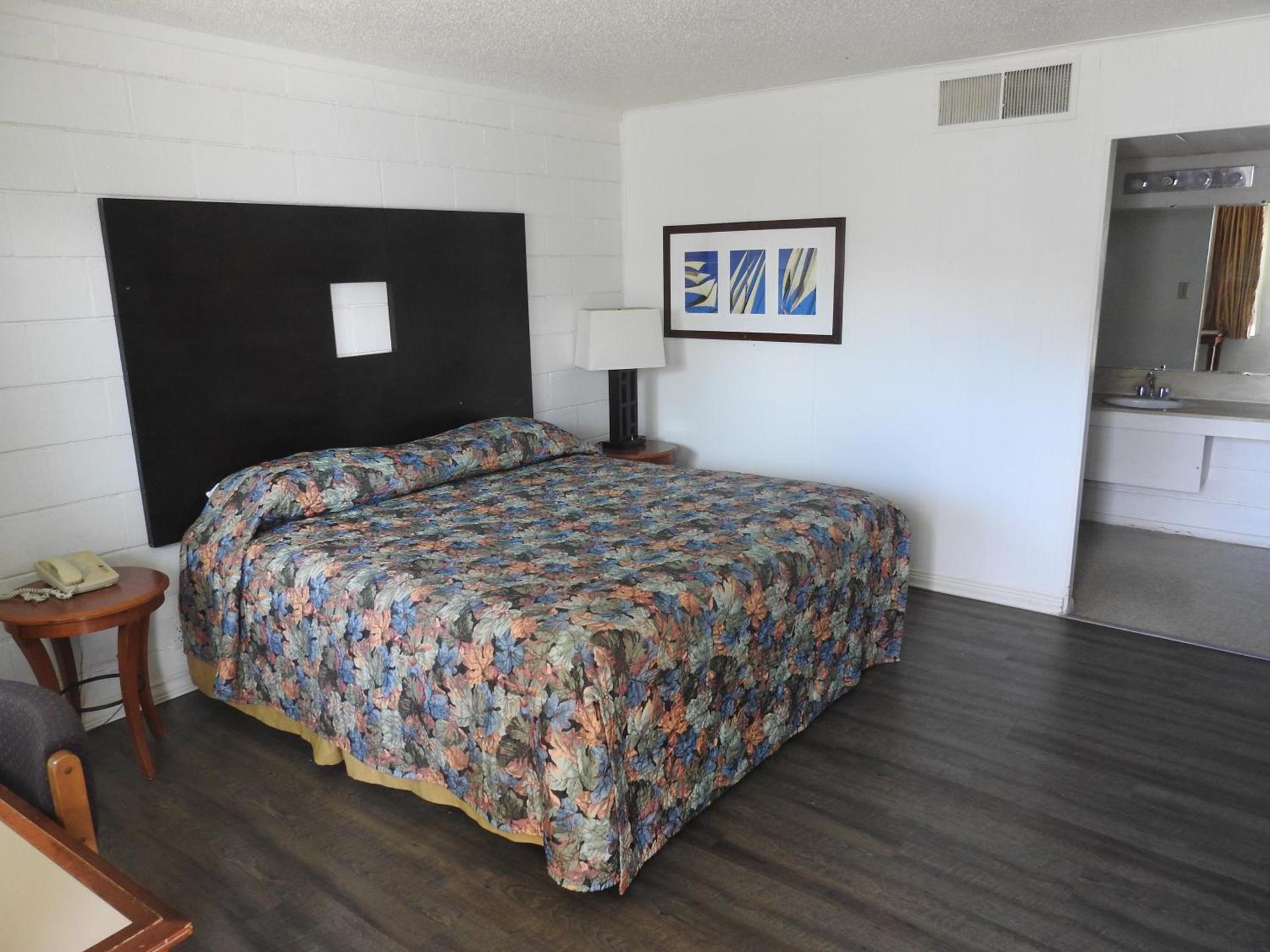Economy Inn photo 48