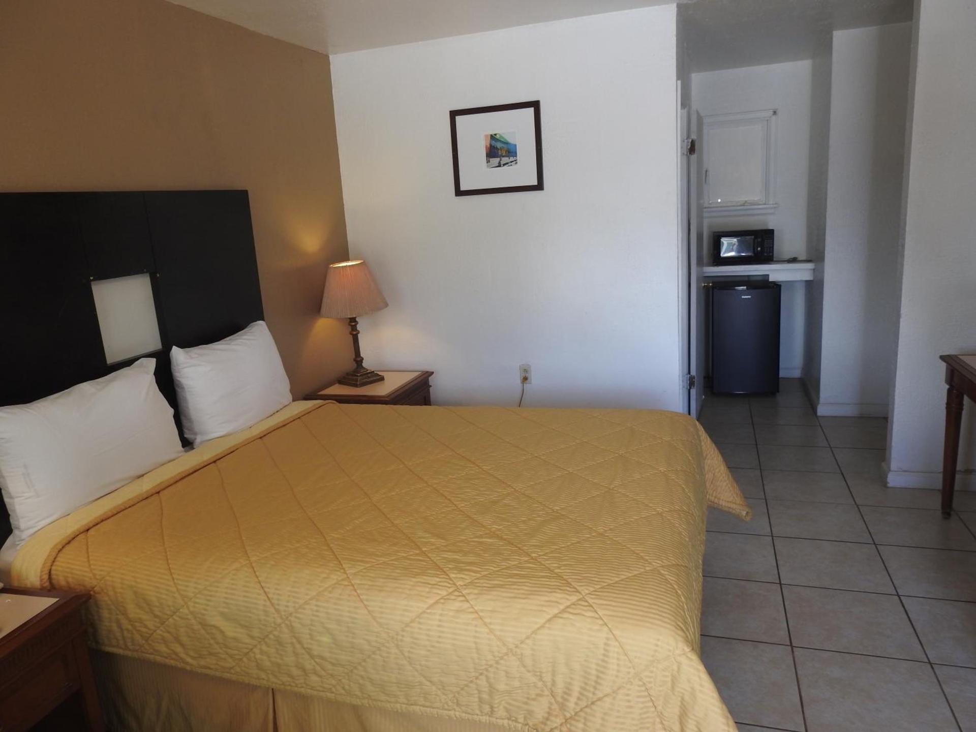 Economy Inn photo 37