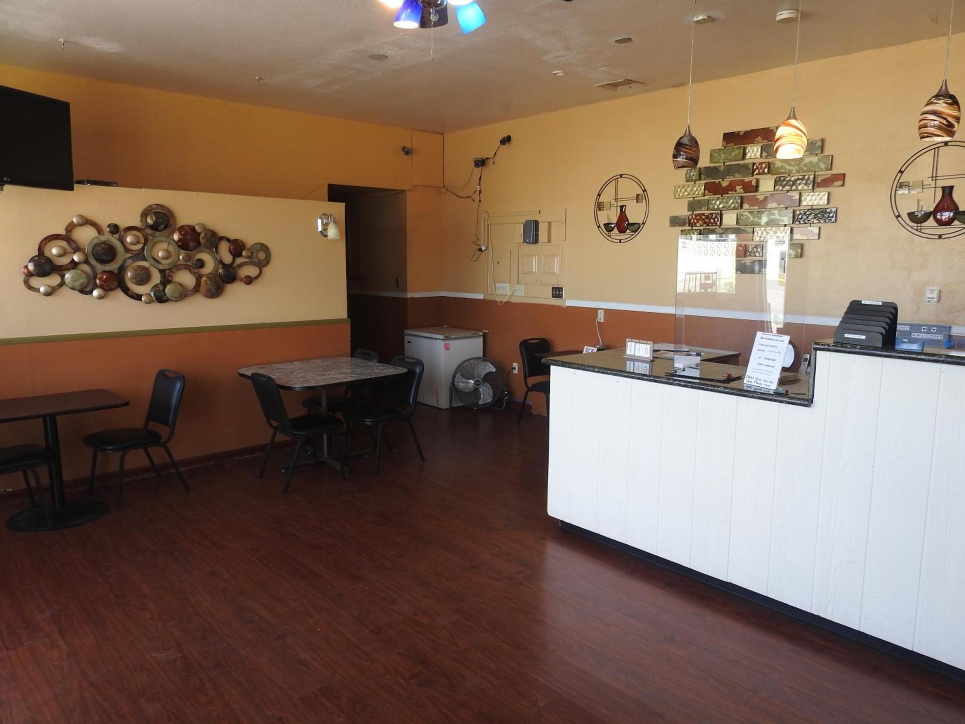 Economy Inn photo 44