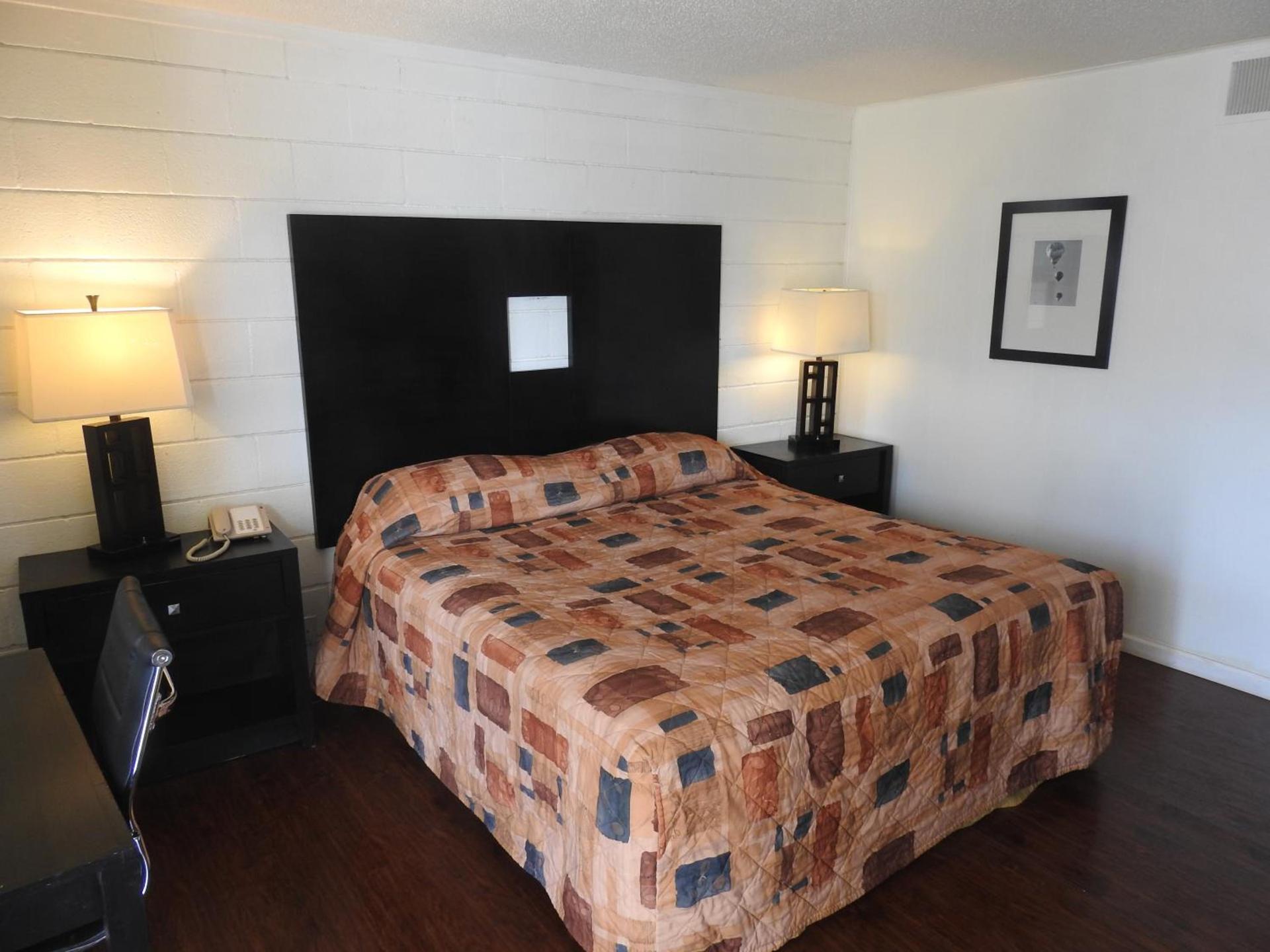 Economy Inn photo 51