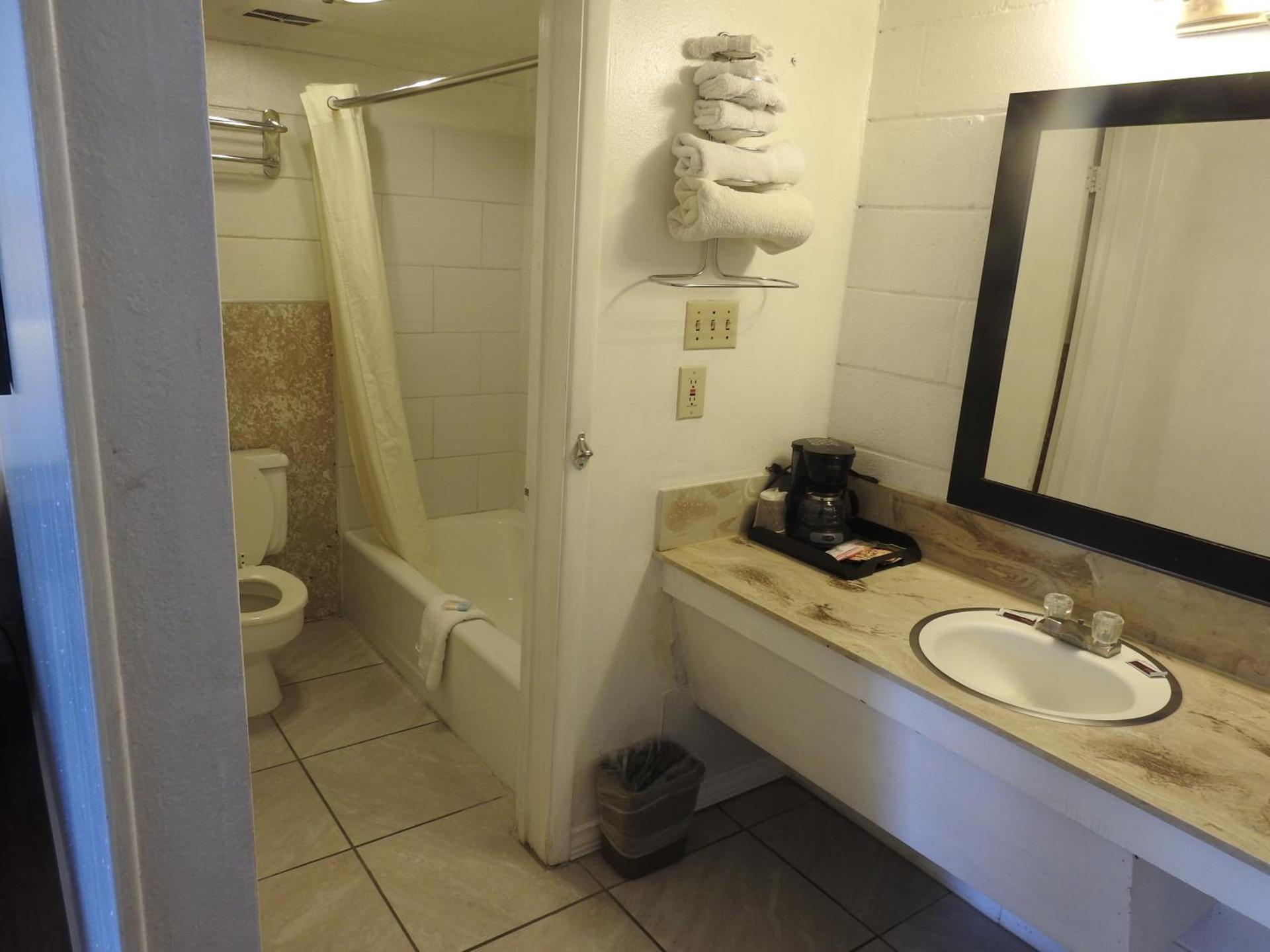 Economy Inn photo 45